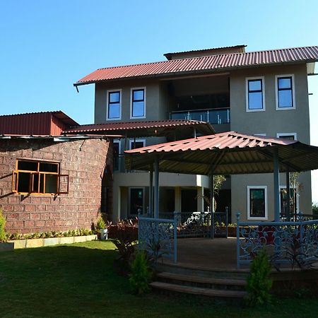 Oyo 11898 Hotel Vhyomaan ماهاباليشوار المظهر الخارجي الصورة